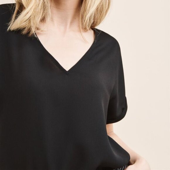 Women's Dynamite V-Neck Black Blouse Shirt Rolled Short Sleeve Relaxd Fit - Picture 2 of 8